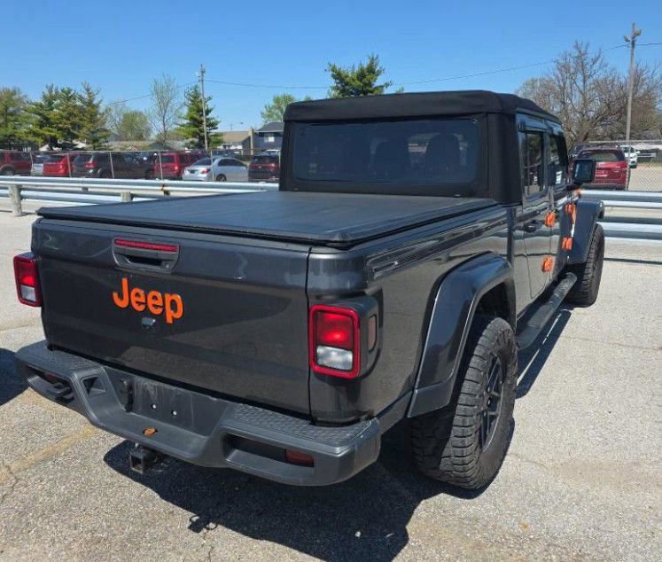 Used 2024 Jeep Gladiator Sport AWD/4WD image 3