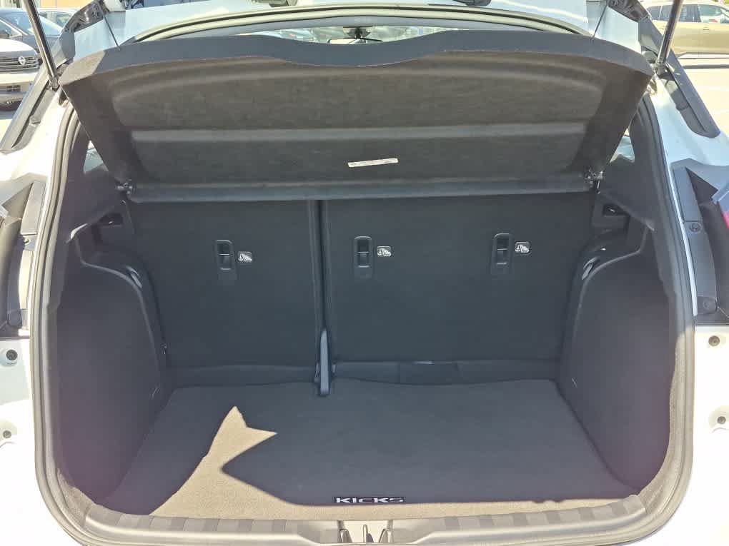 Used 2023 Nissan Kicks SR w/ SR Premium Package FWD image 19