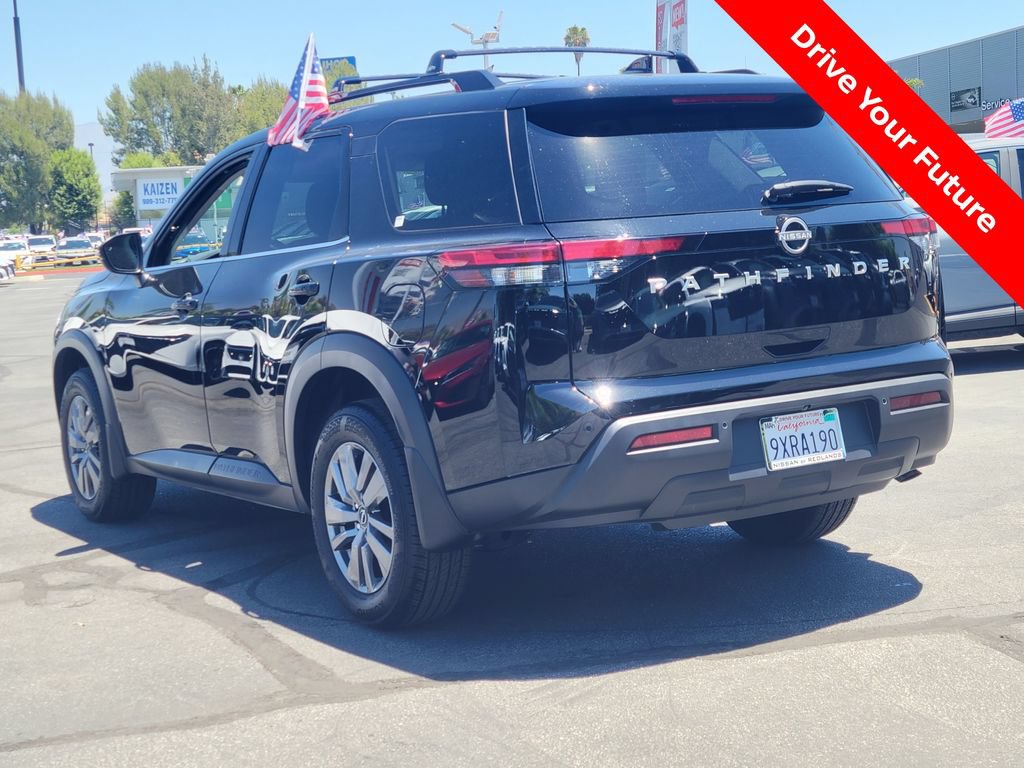 Certified 2025 Nissan Pathfinder SV FWD image 3