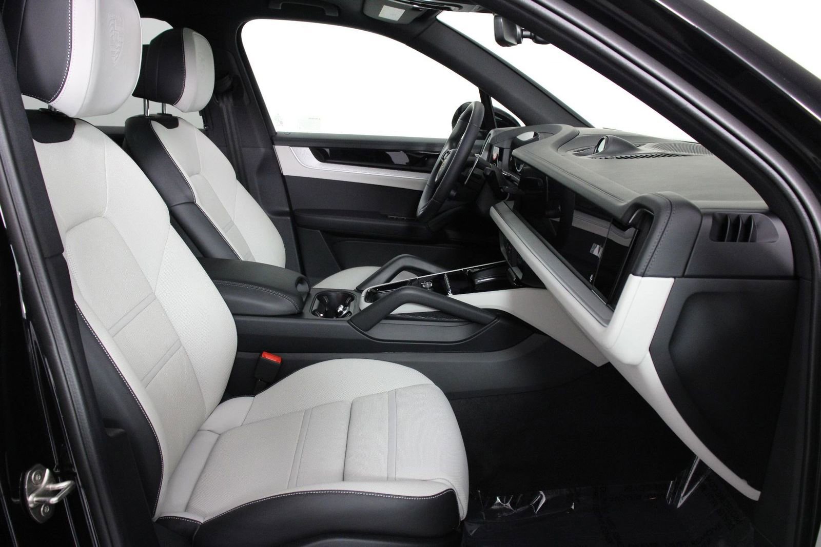 Certified 2025 Porsche Cayenne E-Hybrid image 31