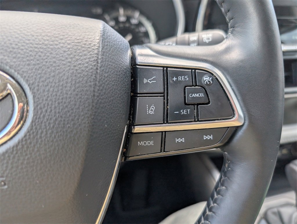 Used 2021 Toyota Highlander XLE image 23