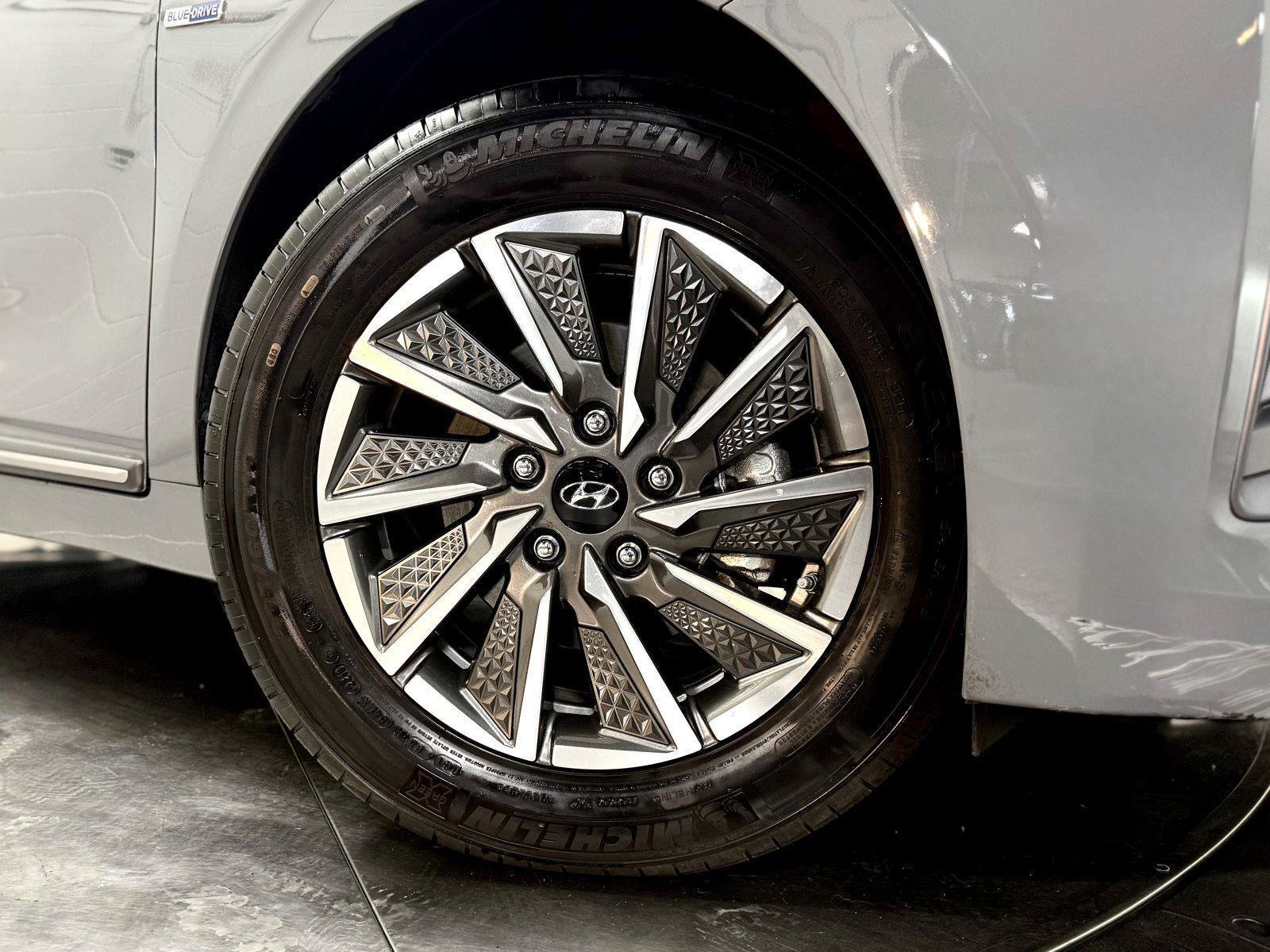 Used 2020 Hyundai Ioniq Limited FWD image 10