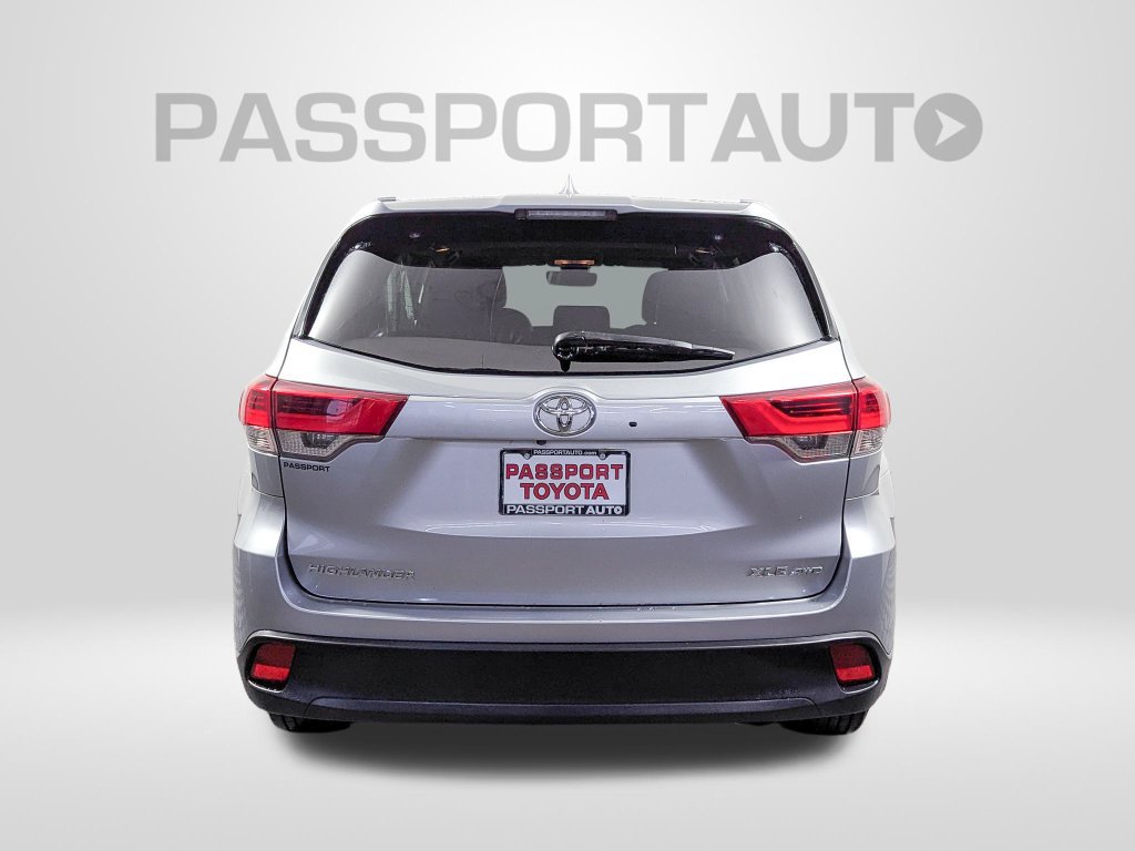 Used 2019 Toyota Highlander XLE AWD/4WD image 7