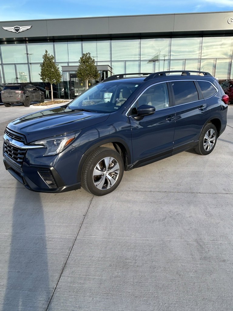 Used 2025 Subaru Ascent Premium image 3