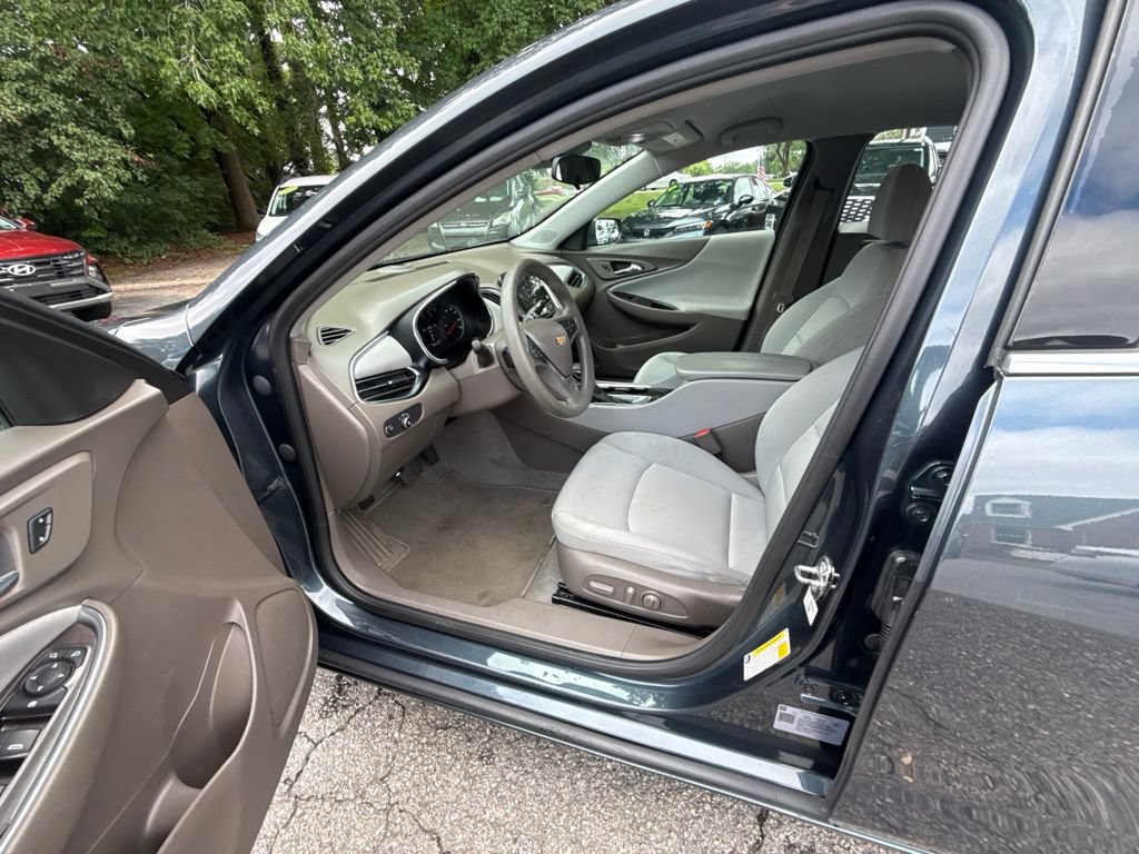 Used 2021 Chevrolet Malibu LT FWD image 12