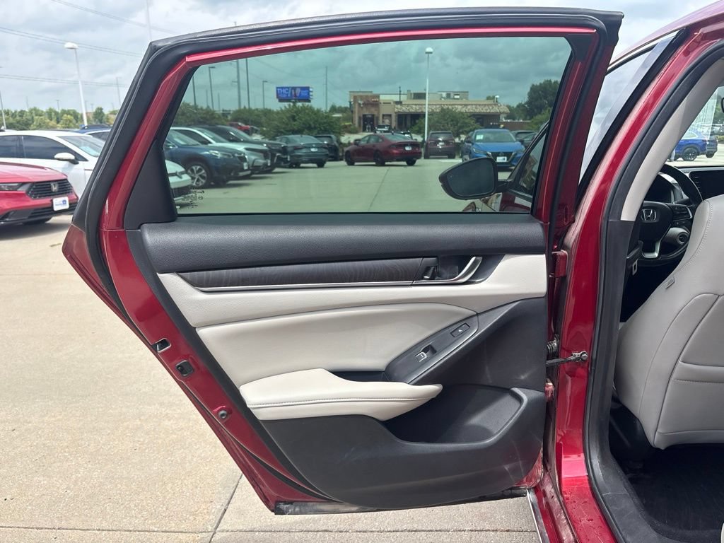 Used 2020 Honda Accord Touring image 39