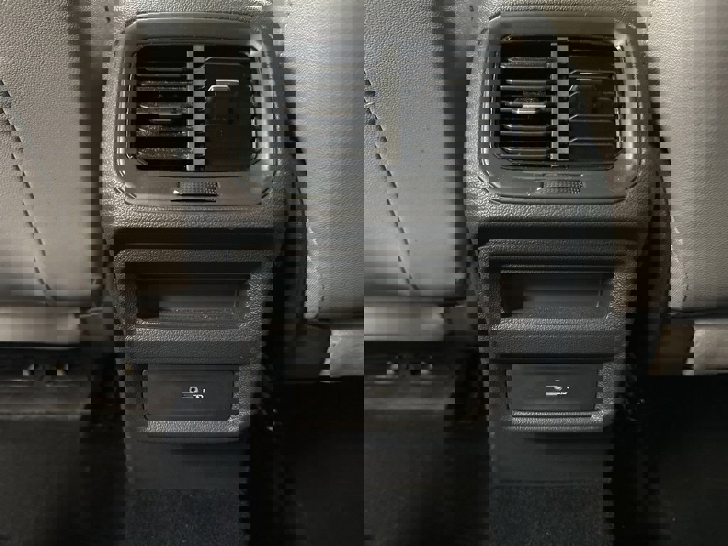 Used 2024 Volkswagen Taos SE image 21