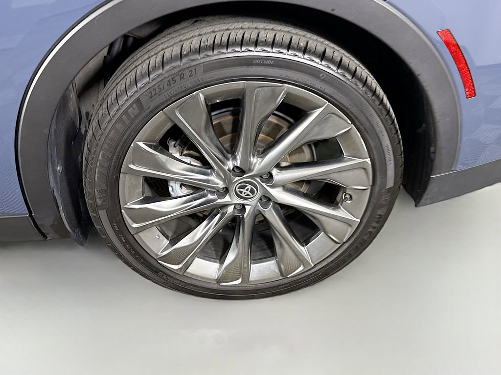 Used 2025 Toyota Crown Limited w/ Advanced Technology Package AWD/4WD image 30