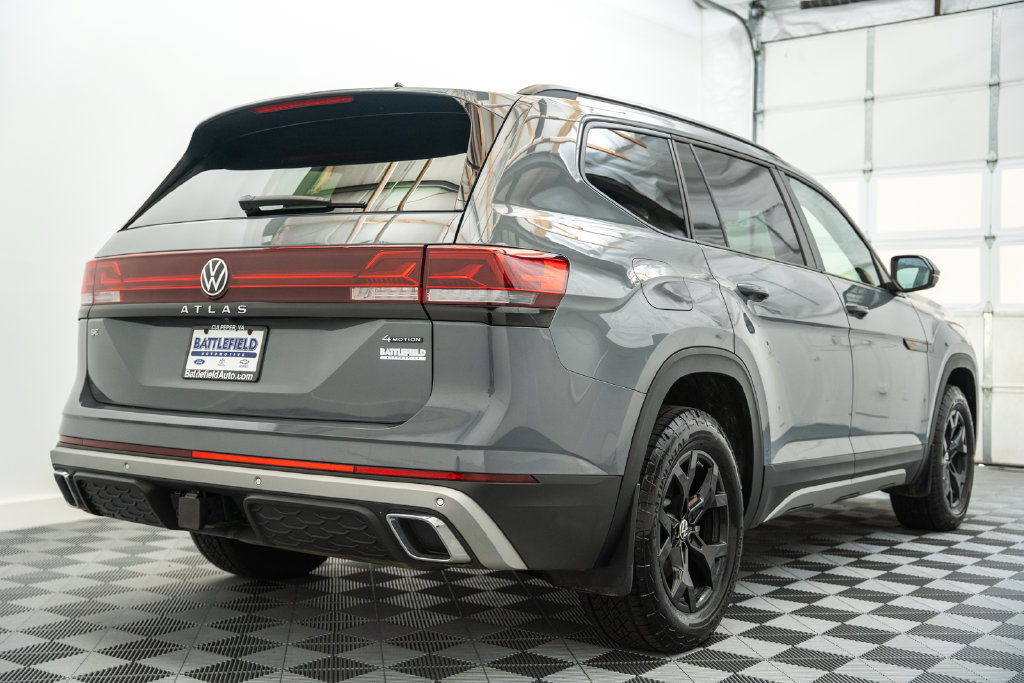 Used 2025 Volkswagen Atlas Peak Edition SE AWD/4WD image 5