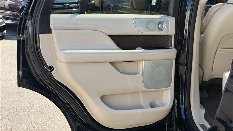 Used 2021 Lincoln Navigator Reserve w/ Luxury Package AWD/4WD image 44
