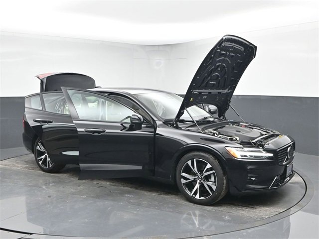 Used 2025 Volvo S60 B5 Plus image 41
