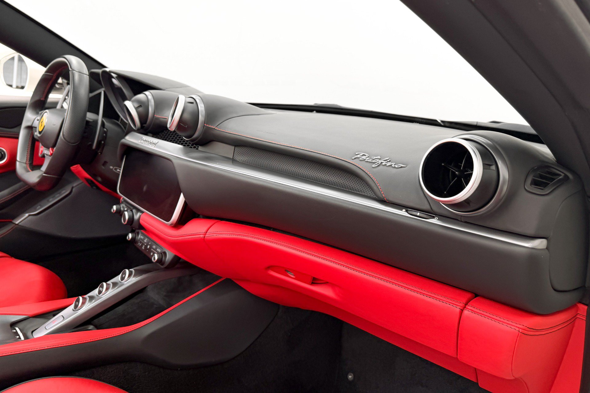 Used 2020 Ferrari Portofino RWD image 14
