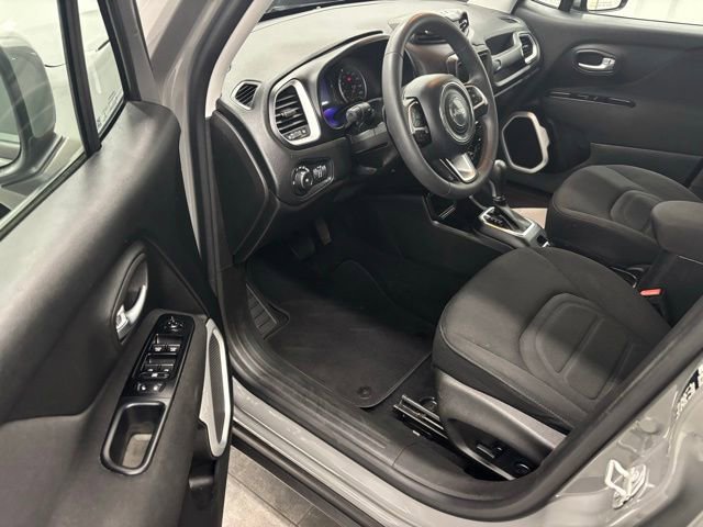 Used 2020 Jeep Renegade Latitude w/ Popular Equipment Group FWD image 13