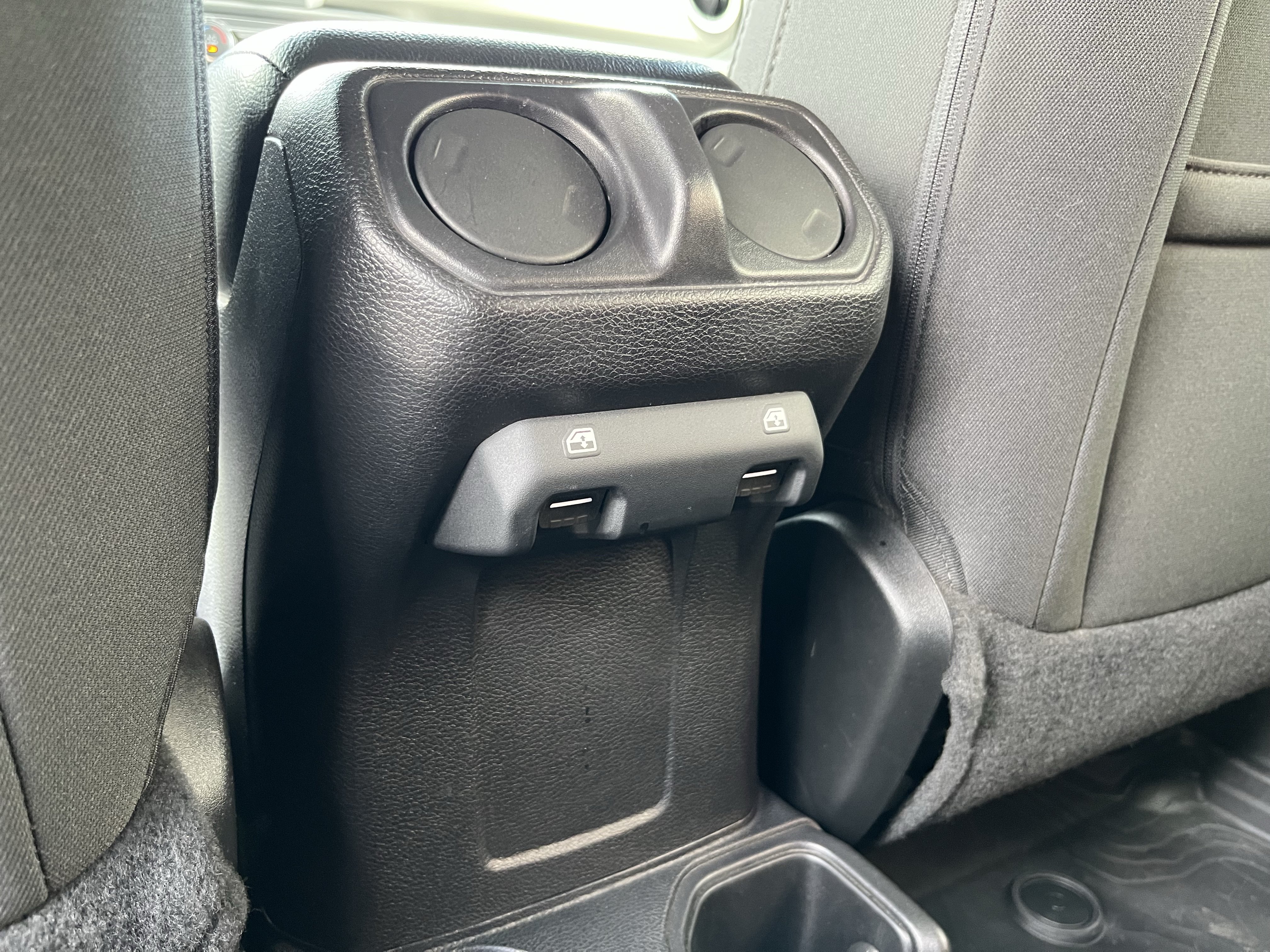 Used 2018 Jeep Wrangler Unlimited Sport S AWD/4WD image 17