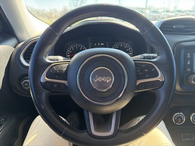 Used 2016 Jeep Renegade Latitude image 30