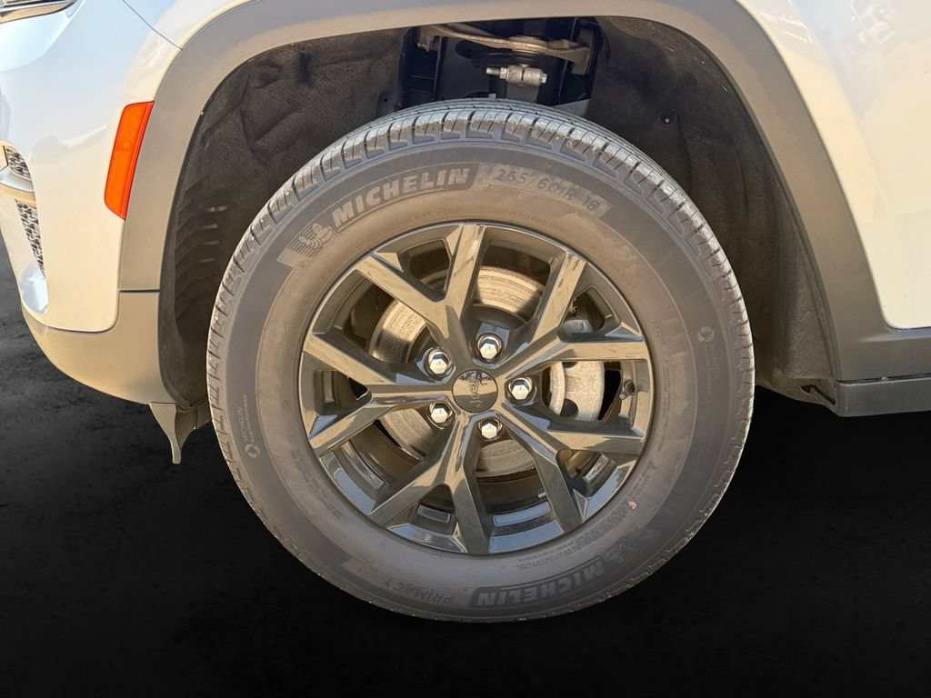 Used 2025 Jeep Grand Cherokee Altitude AWD/4WD image 13