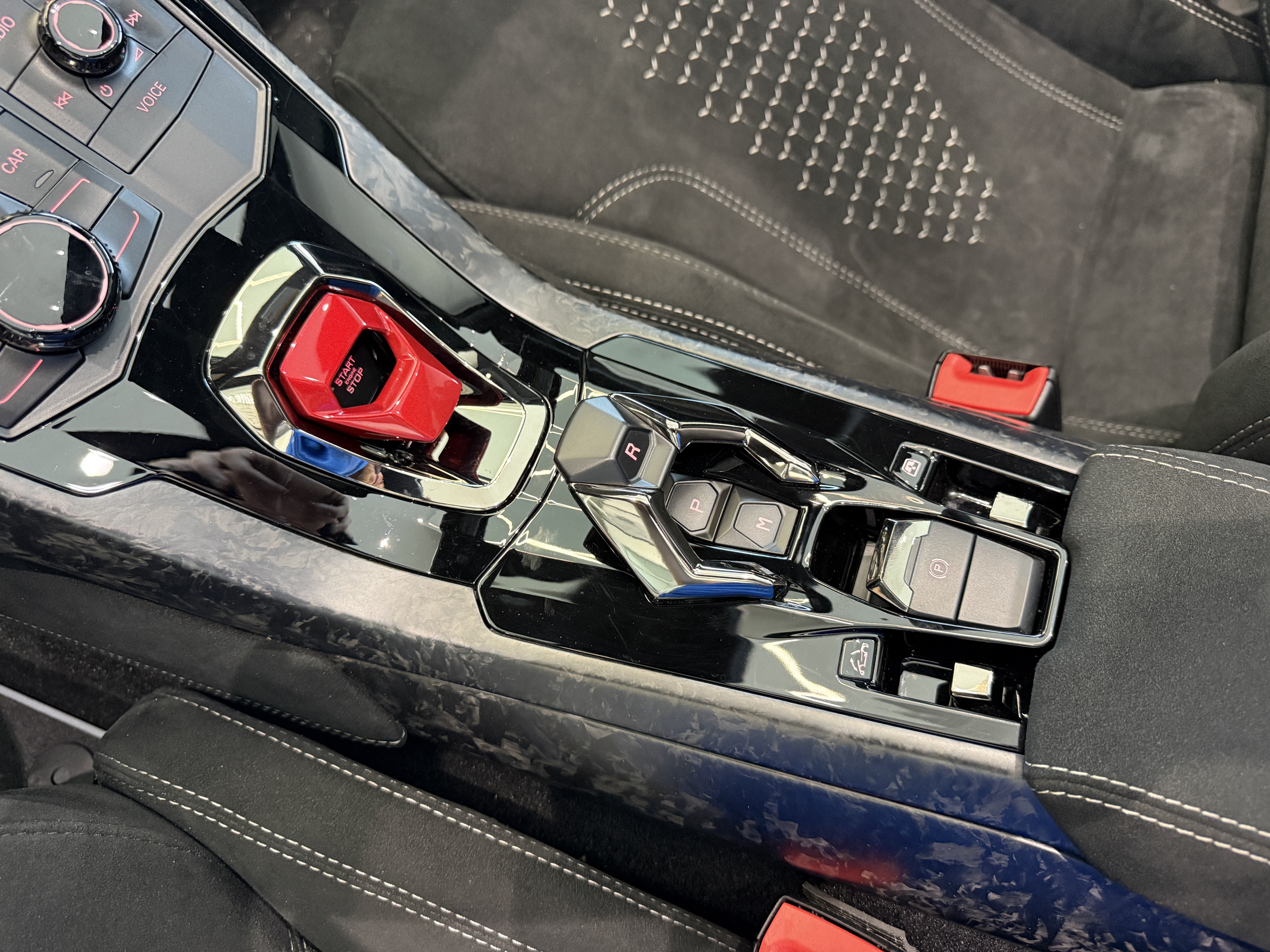 Used 2019 Lamborghini Huracan Performante AWD/4WD image 24