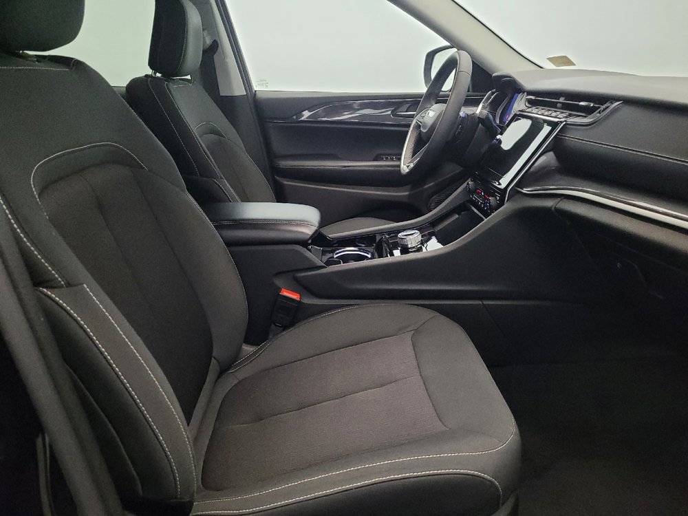Used 2023 Jeep Grand Cherokee L Laredo AWD/4WD image 21