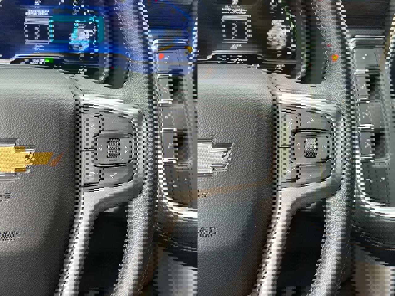 Used 2023 Chevrolet Suburban Premier image 12