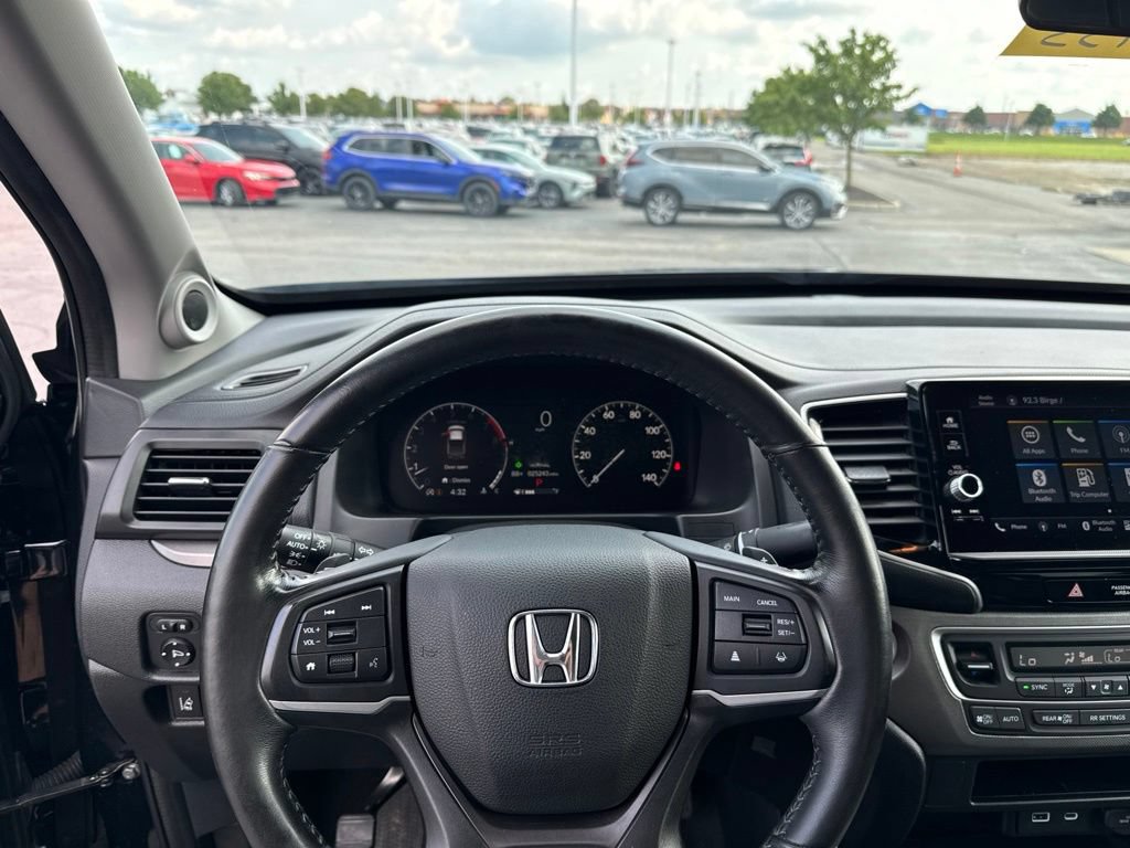 Used 2025 Honda Ridgeline Sport image 13