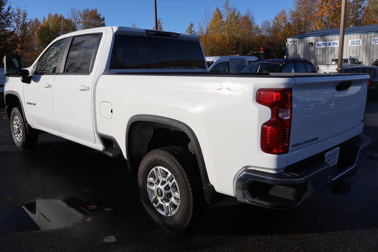Used 2023 Chevrolet Silverado 2500 LT image 3