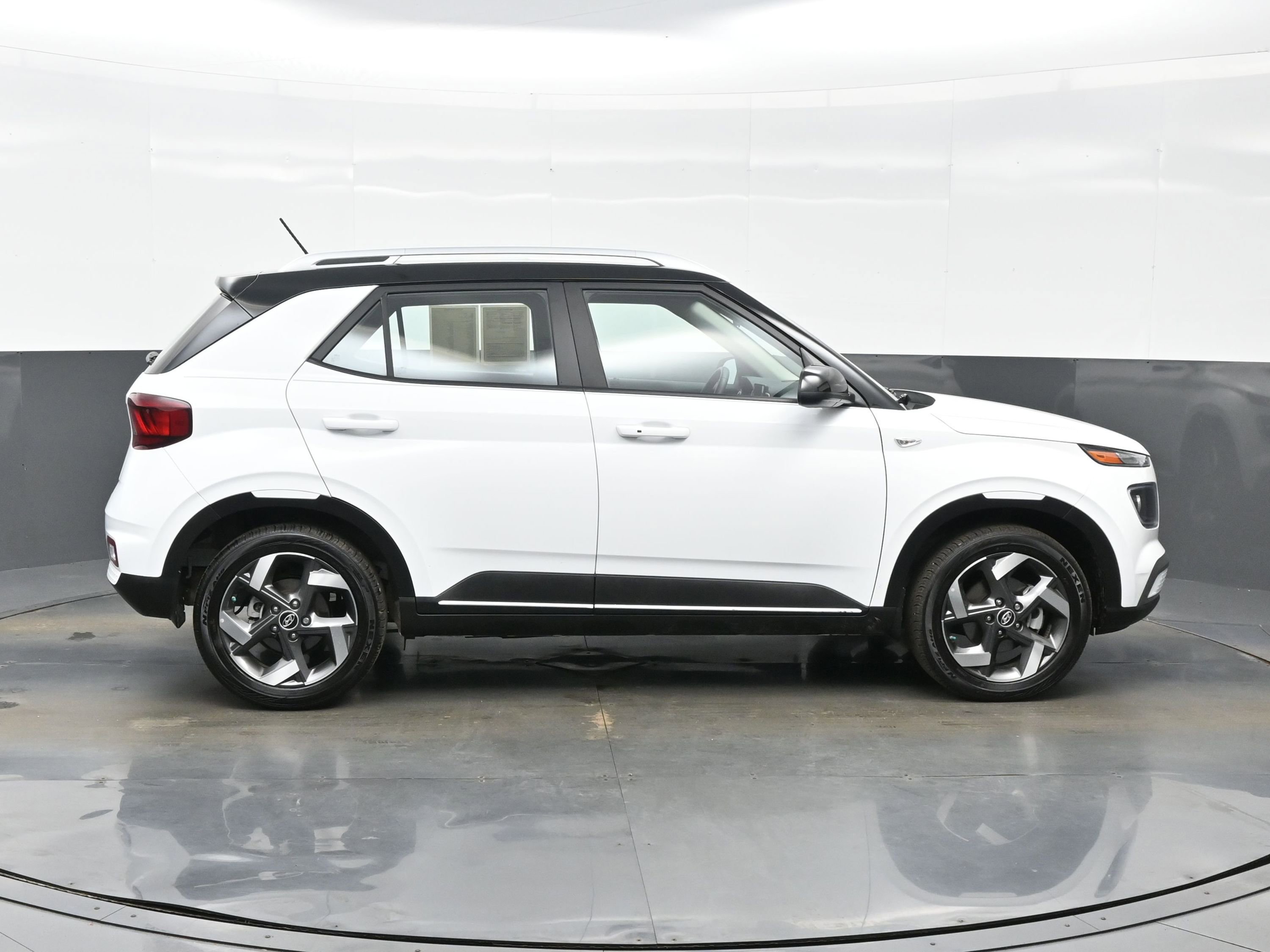 Certified 2025 Hyundai Venue Limited image 7