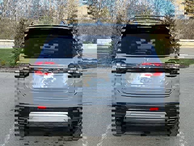 Used 2023 Honda Pilot Touring image 4