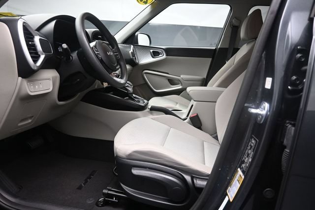 Used 2025 Kia Soul LX FWD image 17