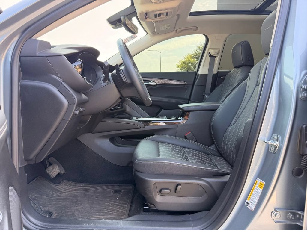 Used 2023 Buick Envision Avenir AWD/4WD image 2