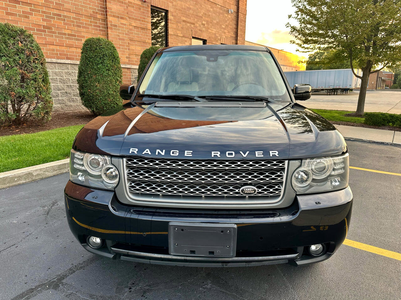 Used 2010 Land Rover Range Rover HSE LUX image 28