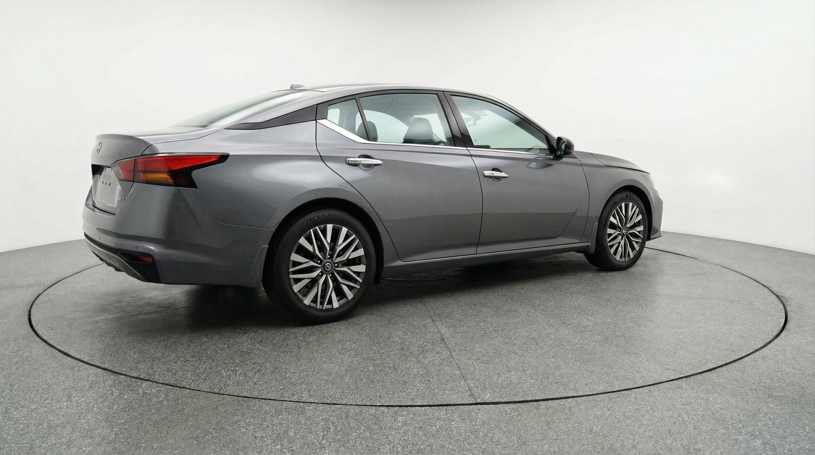 Used 2025 Nissan Altima 2.5 SV image 9