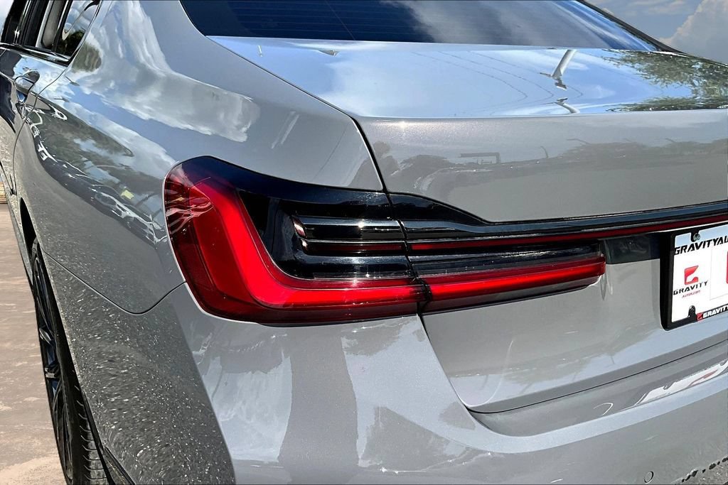 Used 2020 BMW 740i w/ M Sport Package RWD image 23