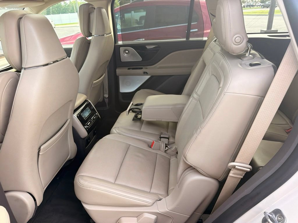 Used 2020 Lincoln Aviator Reserve w/ Equipment Group 202A AWD/4WD image 12