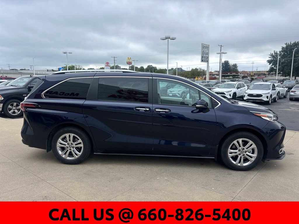 Used 2023 Toyota Sienna Platinum AWD/4WD image 5