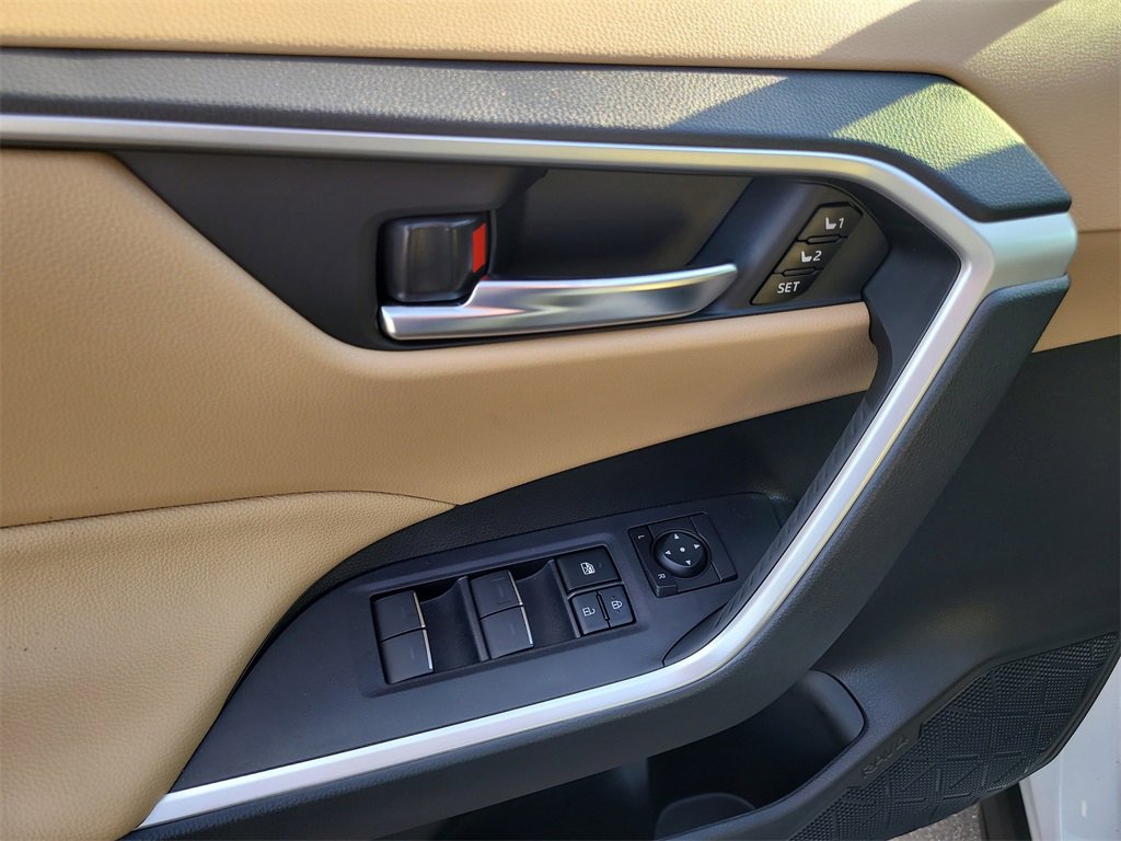 Used 2025 Toyota RAV4 XLE Premium image 16