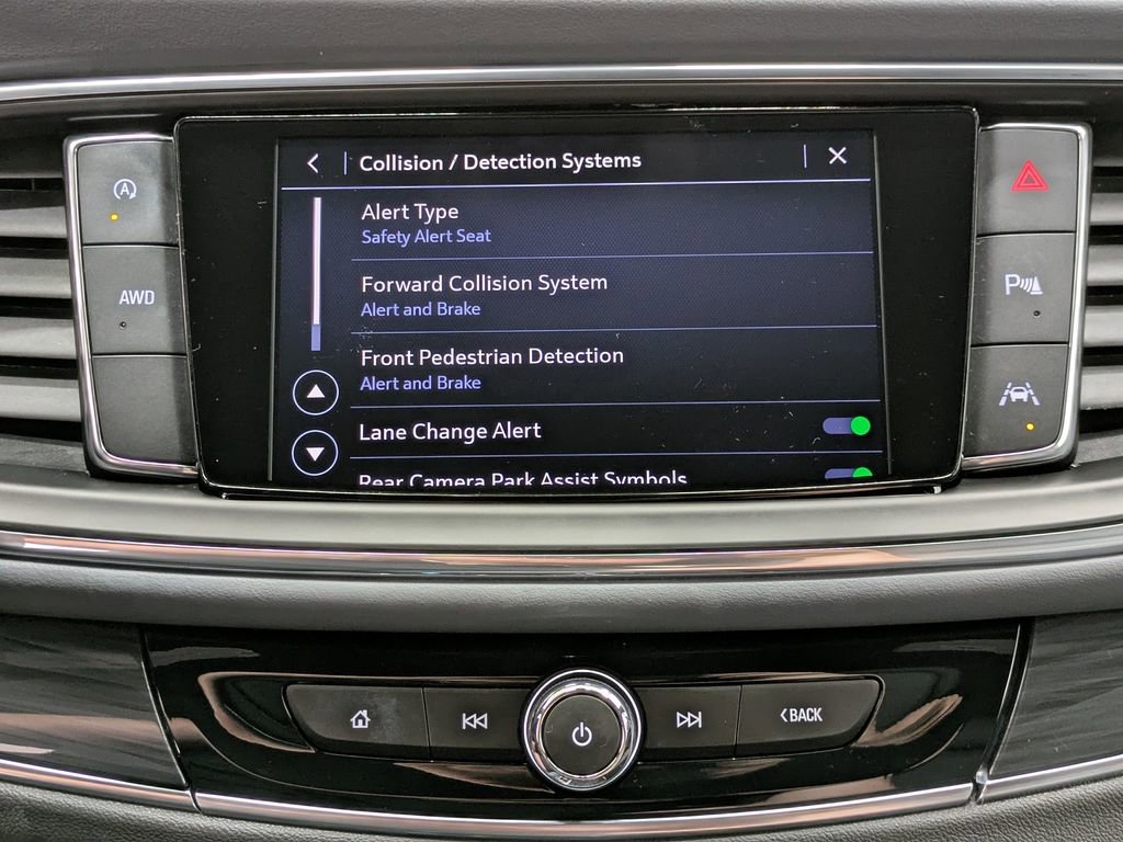 Used 2023 Buick Enclave Essence AWD/4WD image 9