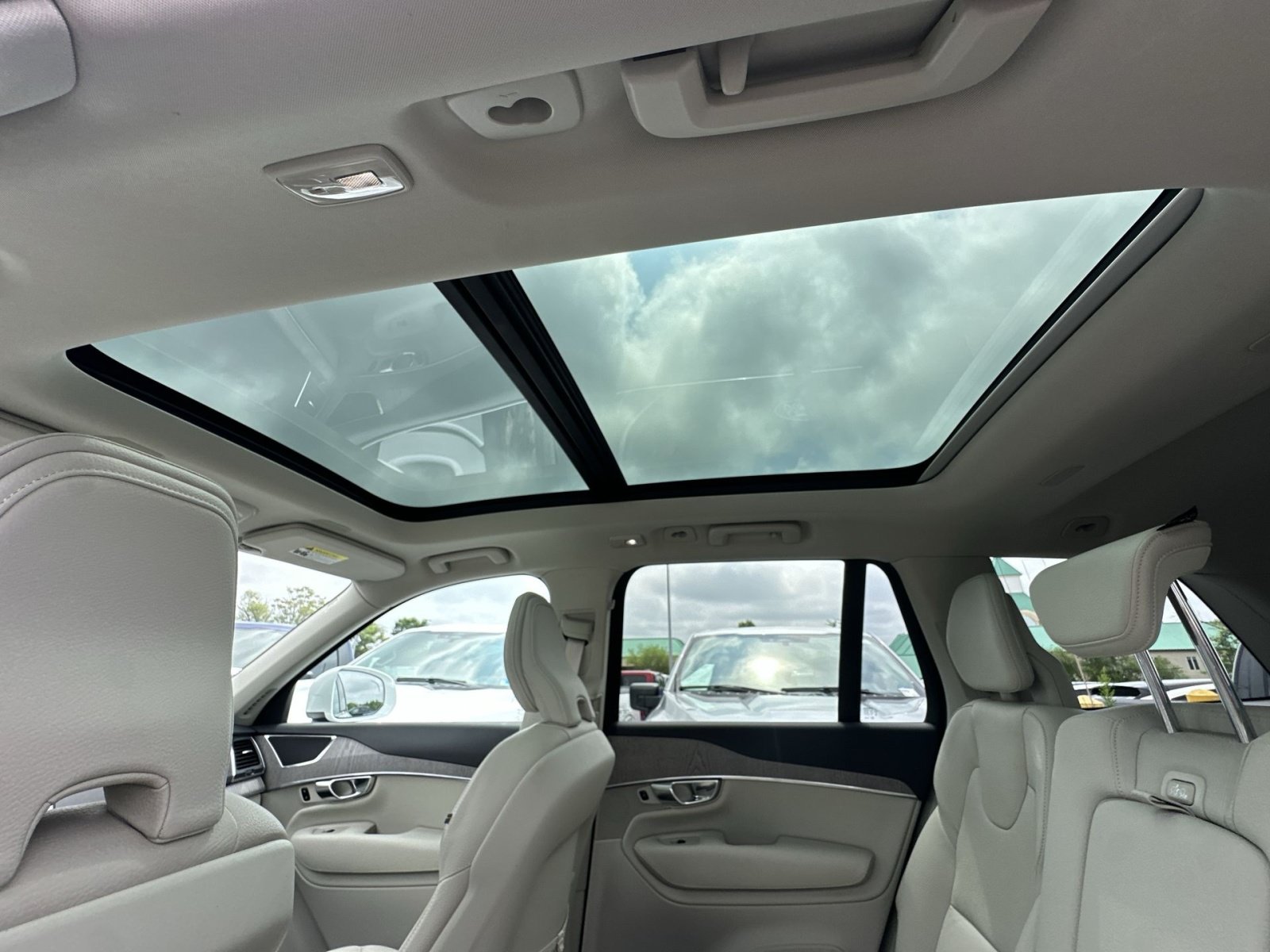 Used 2023 Volvo XC90 B6 Core w/ Climate Package AWD/4WD image 32