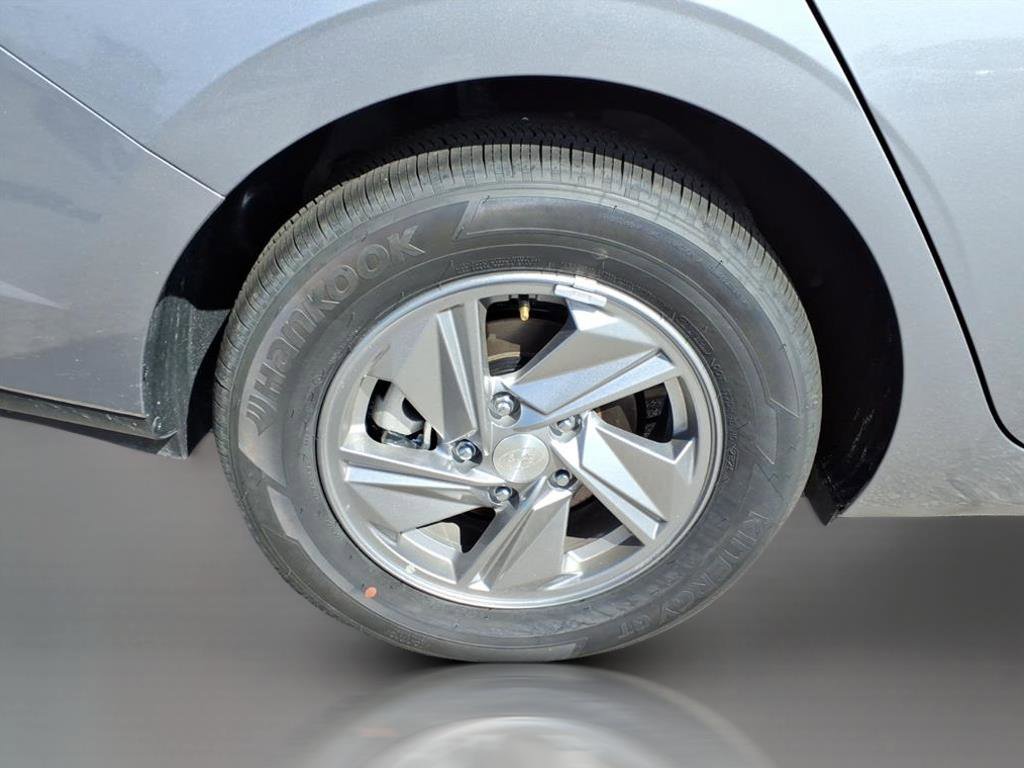 New 2025 Hyundai Elantra SE FWD image 5