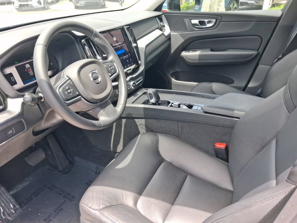 Used 2024 Volvo XC60 B5 Core w/ Protection Package Premier AWD/4WD image 13