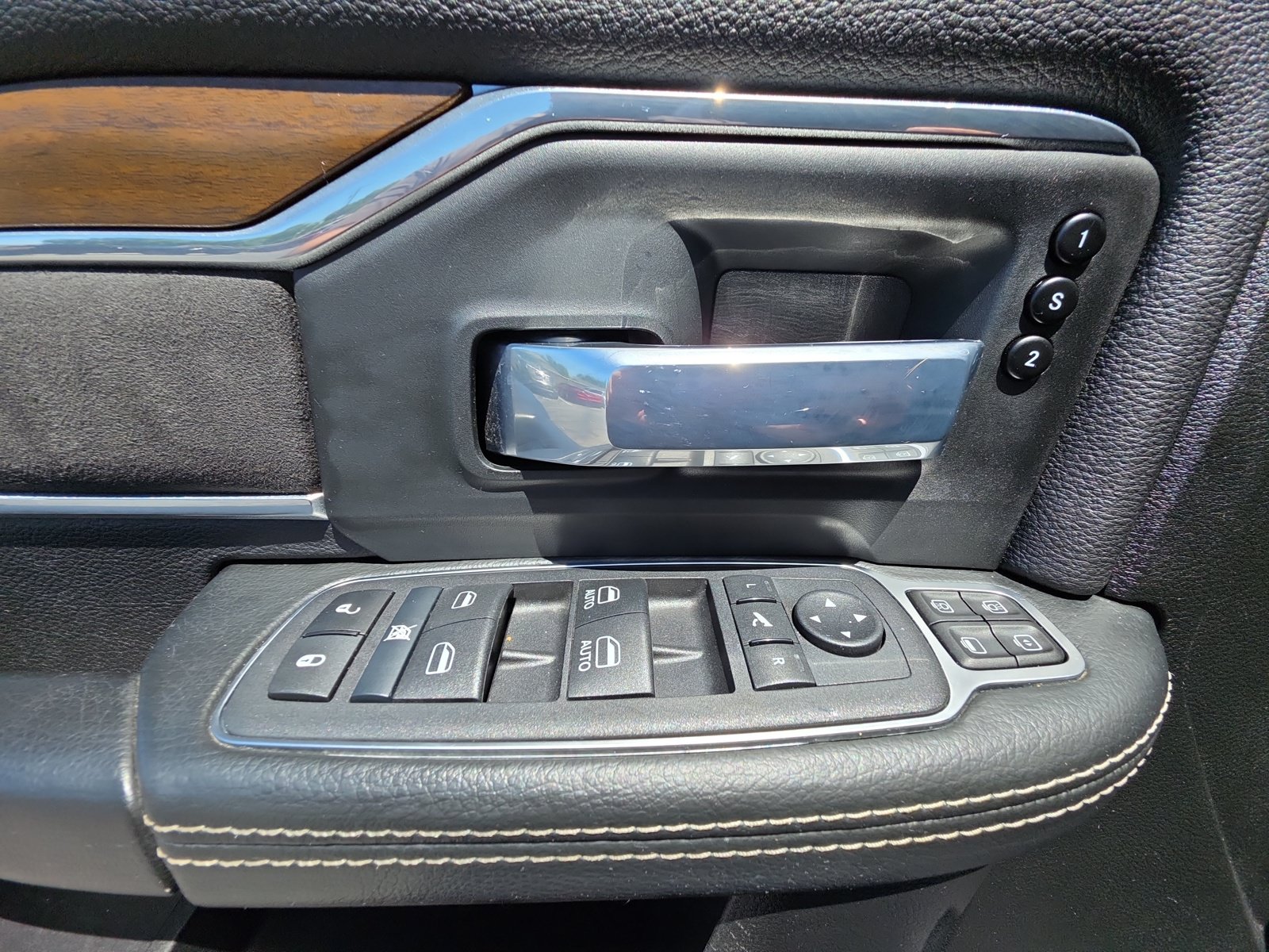 Used 2024 RAM 2500 Laramie AWD/4WD image 21