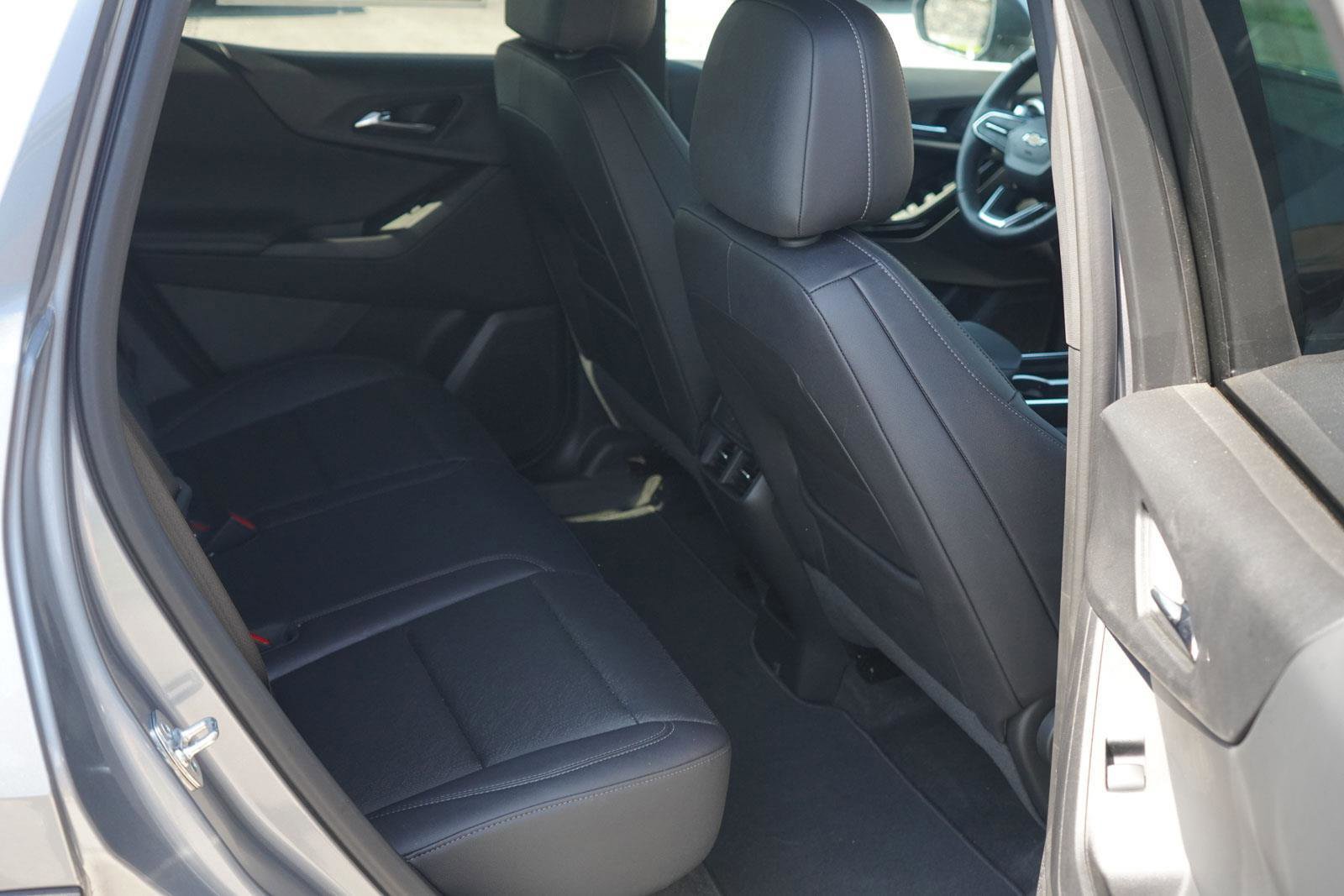 New 2025 Chevrolet Equinox LT w/ Convenience Package II image 28