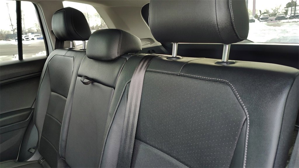 Used 2020 Volkswagen Tiguan SE w/ Panoramic Sunroof Package image 28