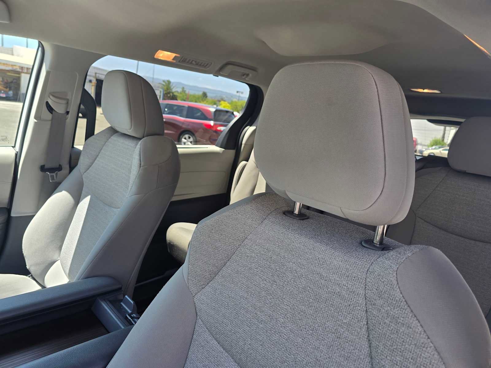 Used 2024 Toyota Sienna LE FWD image 23