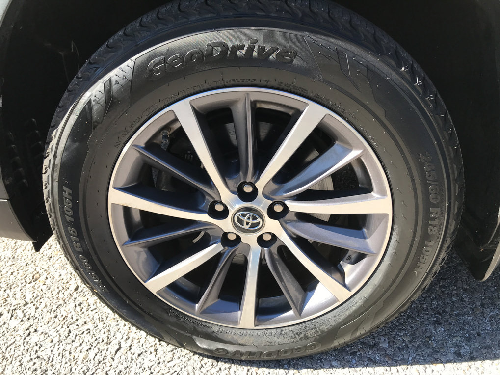Used 2019 Toyota Highlander XLE AWD/4WD image 11