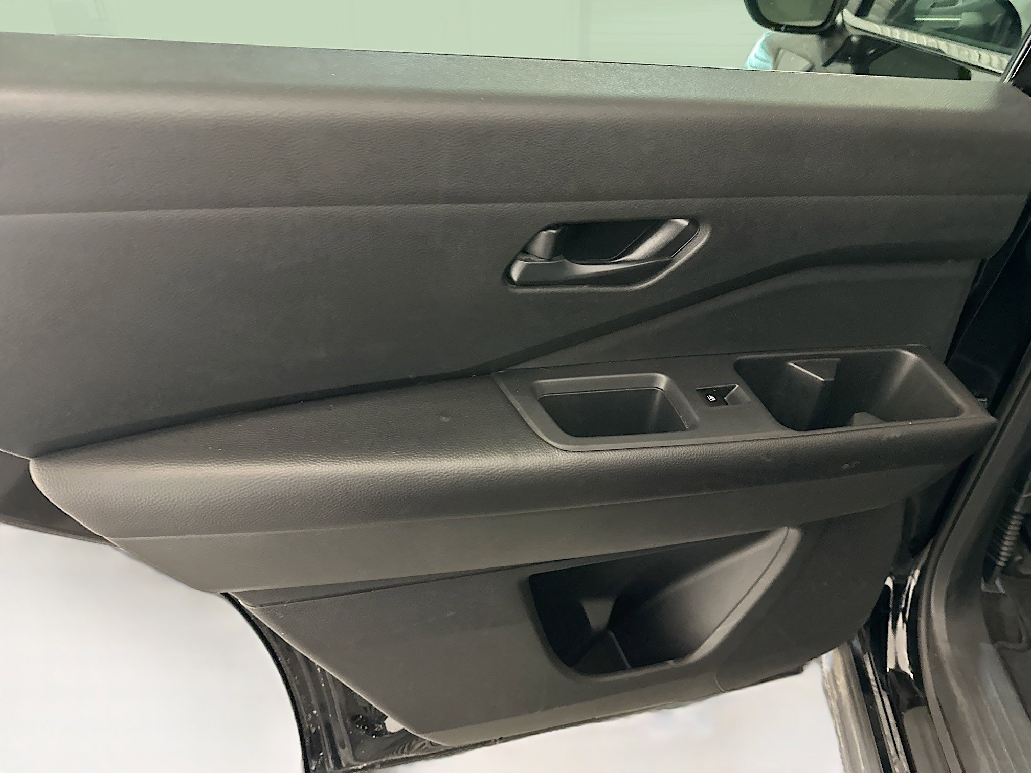 Used 2024 Nissan Pathfinder SV image 26