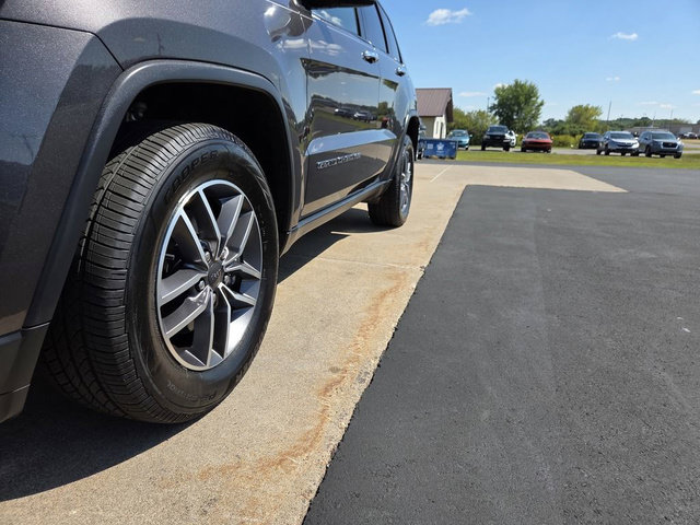 Used 2020 Jeep Grand Cherokee Limited w/ Premium Lighting Group AWD/4WD image 8