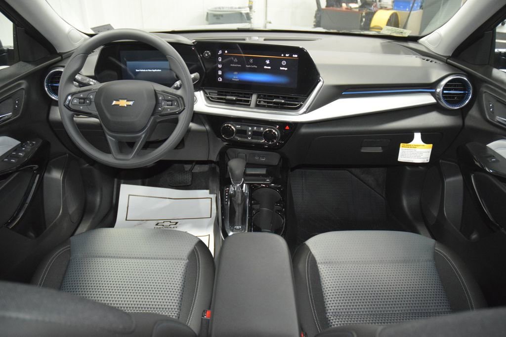 New 2026 Chevrolet Trax LT w/ Sunroof Package FWD image 28