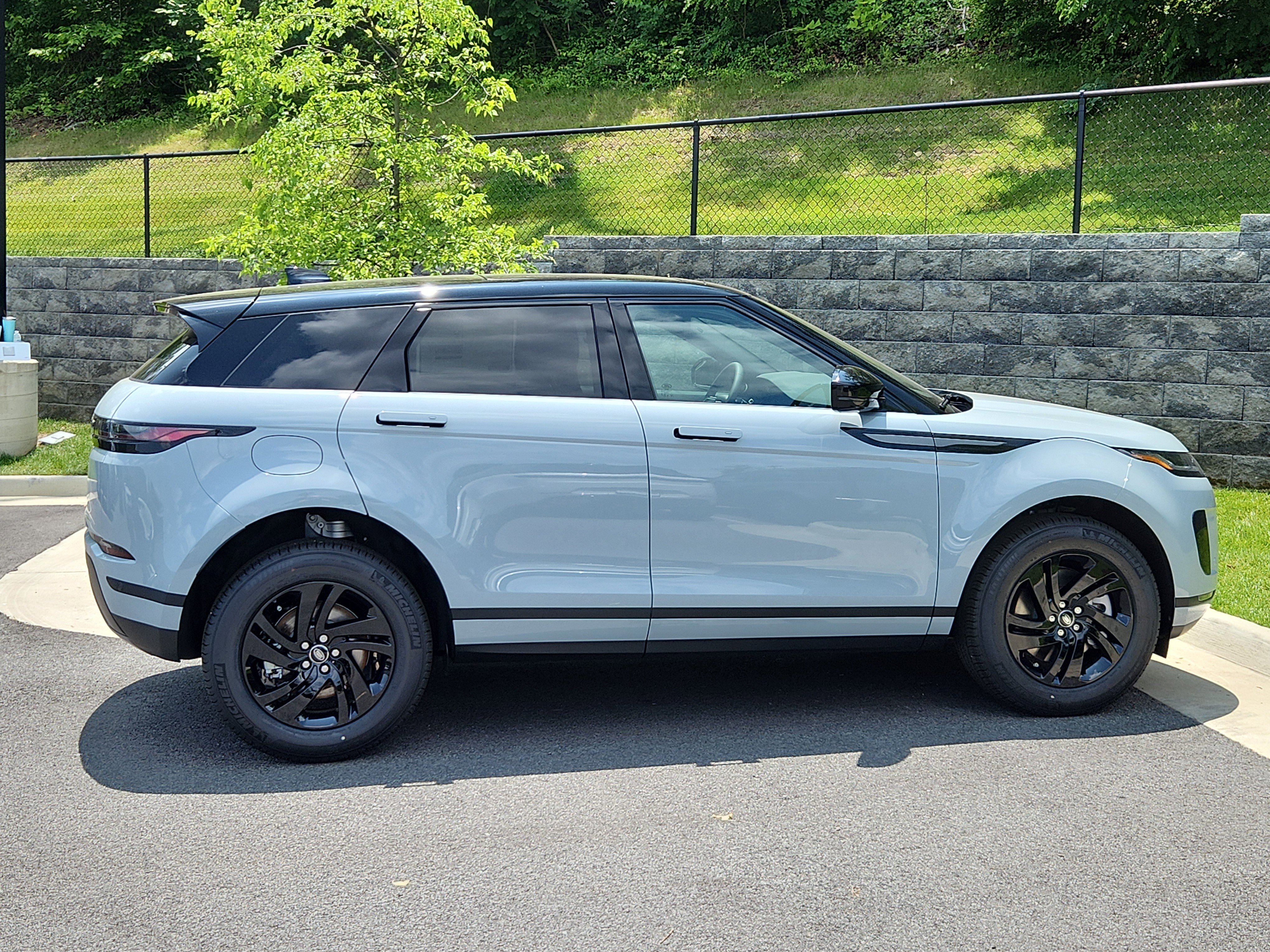 Used 2026 Land Rover Range Rover Evoque S image 11