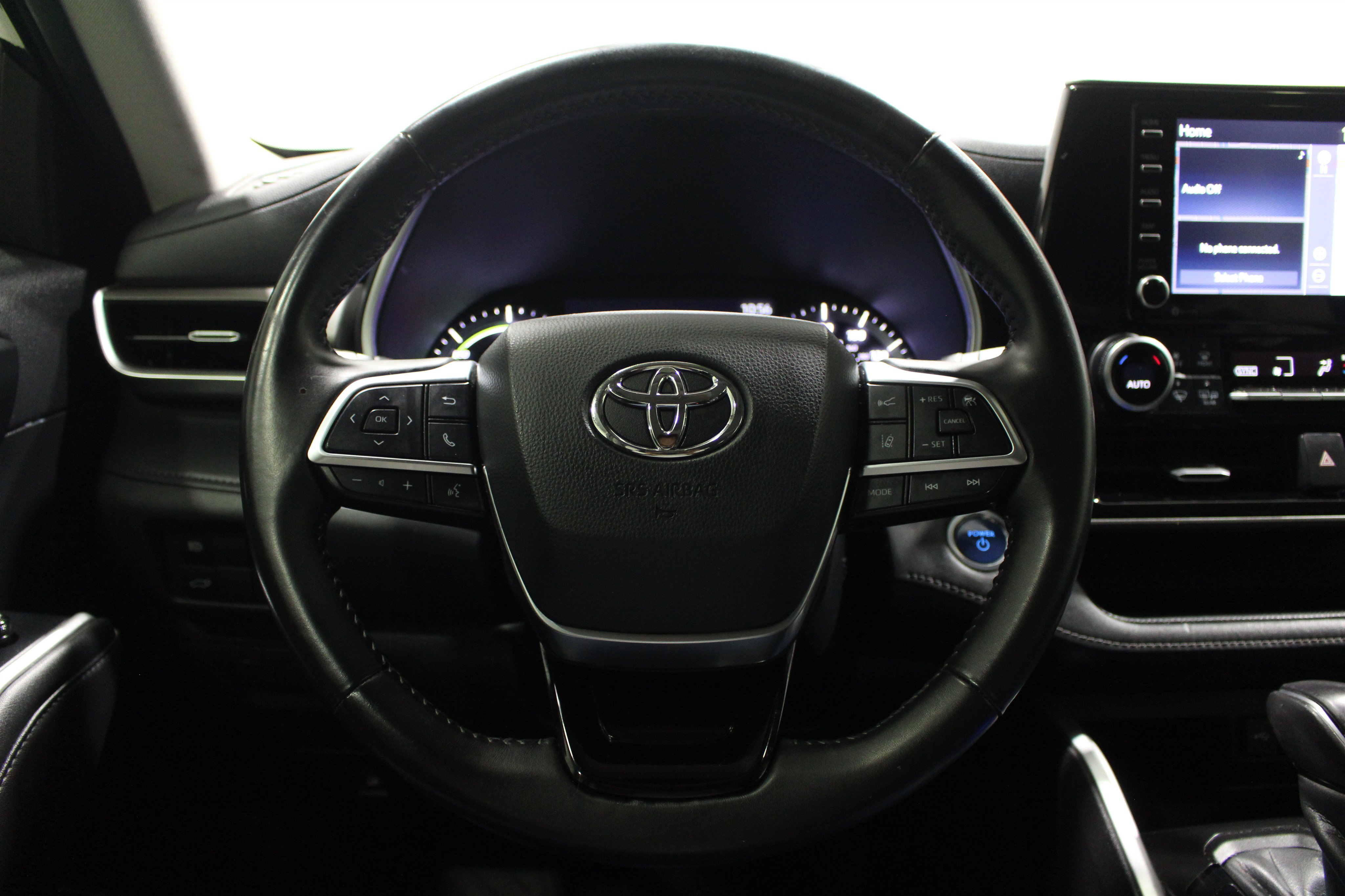Used 2020 Toyota Highlander XLE AWD/4WD image 9