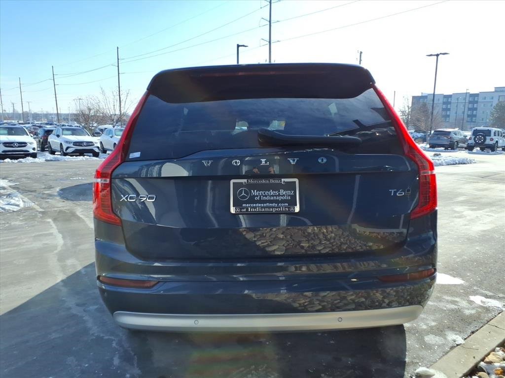 Used 2022 Volvo XC90 T6 Momentum w/ Advanced Package image 5